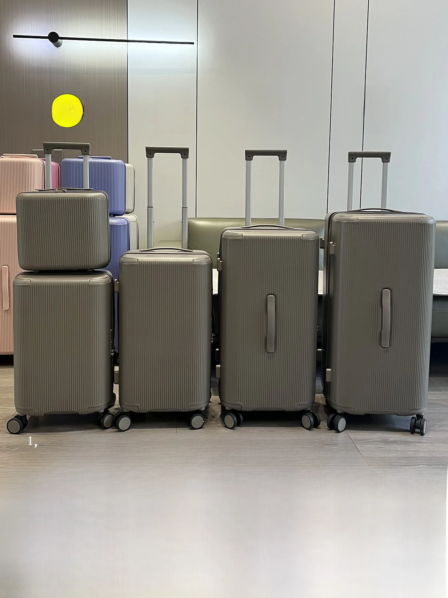 1泊2日旅行で軽さとおしゃれを両立するバッグは？