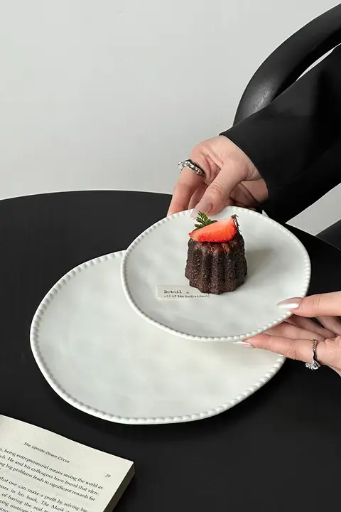 白色陶器の高級おやつ皿【多用途・フルーツ・デザート・メインディッシュ用】