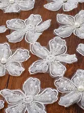 幅8.5cmの立体ビーズ付きネット生地の花 DIY用衣装・ウェディングアクセサリー用装飾素材