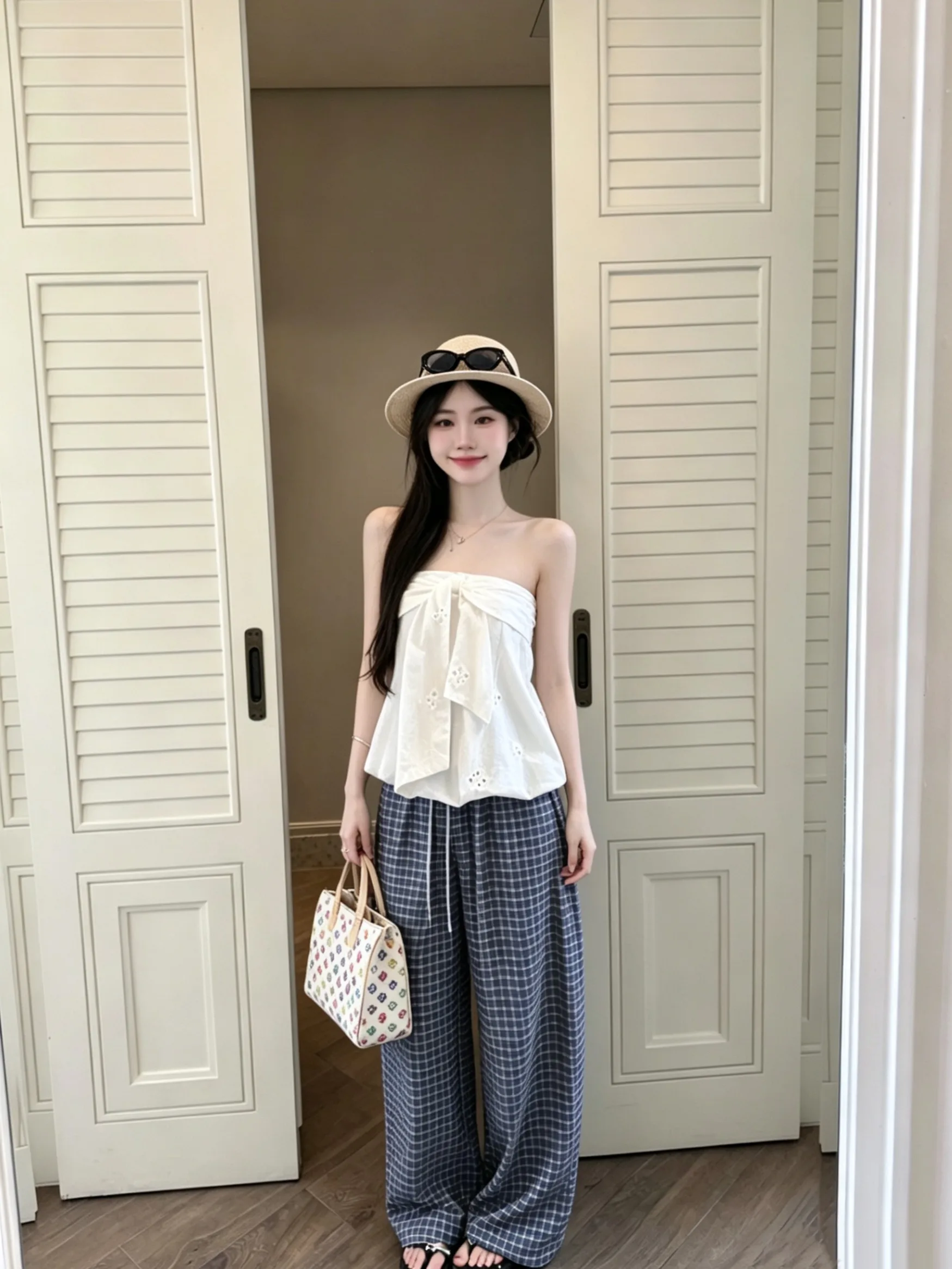 60代の夏旅行ファッションで失敗しない着こなしは？透 かし模様のセットアップが解決する理由