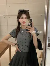 グレー水玉模様の短袖Tシャツ【体にフィット・女性用・春夏向け・ショート丈】