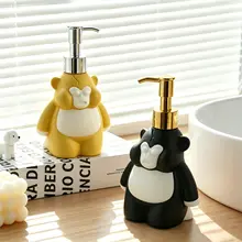 かわいいオランウータンのディスペンサー【押し出し式・バスルーム用・キャラクター容器】