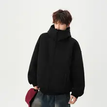 重厚感のあるフード付きパーカー【秋用・デザイン性・カジュアル】