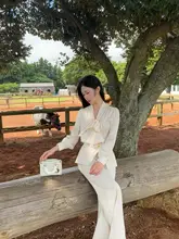 春季向けの女性用フランス風通勤スタイルシャツとワイドパンツ【小柄対応・エレガント】（セットアップ対応）