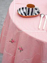 春らしいチェック柄の刺繍入りスクエアテーブルクロス【フレンチカントリー風・ピクニック用】