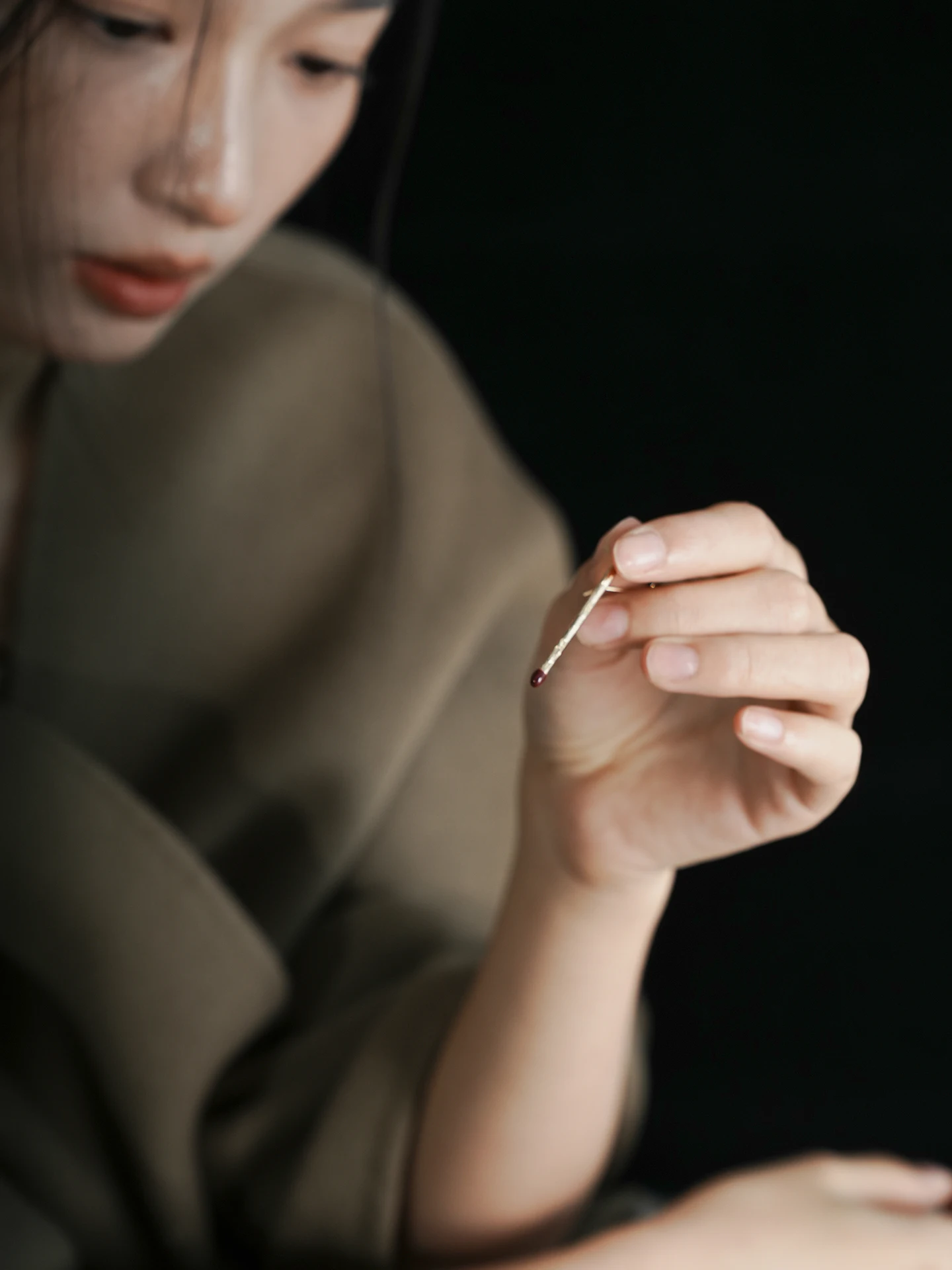 925純銀製エナメルマッチ型ピアス：女性向けロングデザインの実用性と素材特性