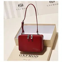 真皮製の斜め掛けバッグ【レッド・シンプルなデザイン・女性用】