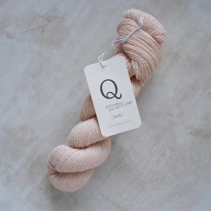 手編み毛糸 ウール 並太 ふんわり 伸縮性 全111色 マフラー セーター 手袋「Quince Lark」