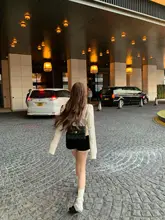 春のスタイルにピッタリ！杏色のダイヤ柄ニットセーター【フロントボタン・長袖】（セットアップ対応）