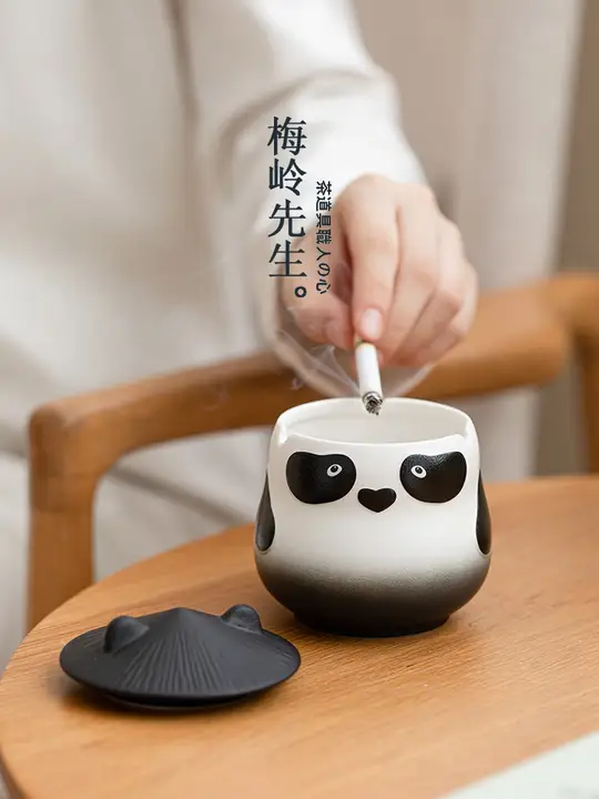 可愛いパンダデザインの陶製灰皿【ふた付き・煙槽付き・おしゃれなグラデーション】