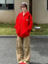 カジュアルな雰囲気の大人女子向けカーキ色ローボトムデニムパンツ【秋用・ストレート・ワイドシルエット】（セットアップ対応）