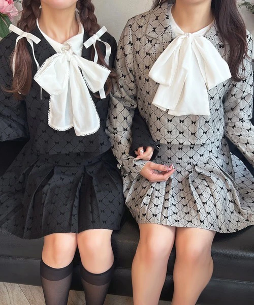 同窓会や忘年会に着る50代のフォーマル服装は、どう選ぶ？
