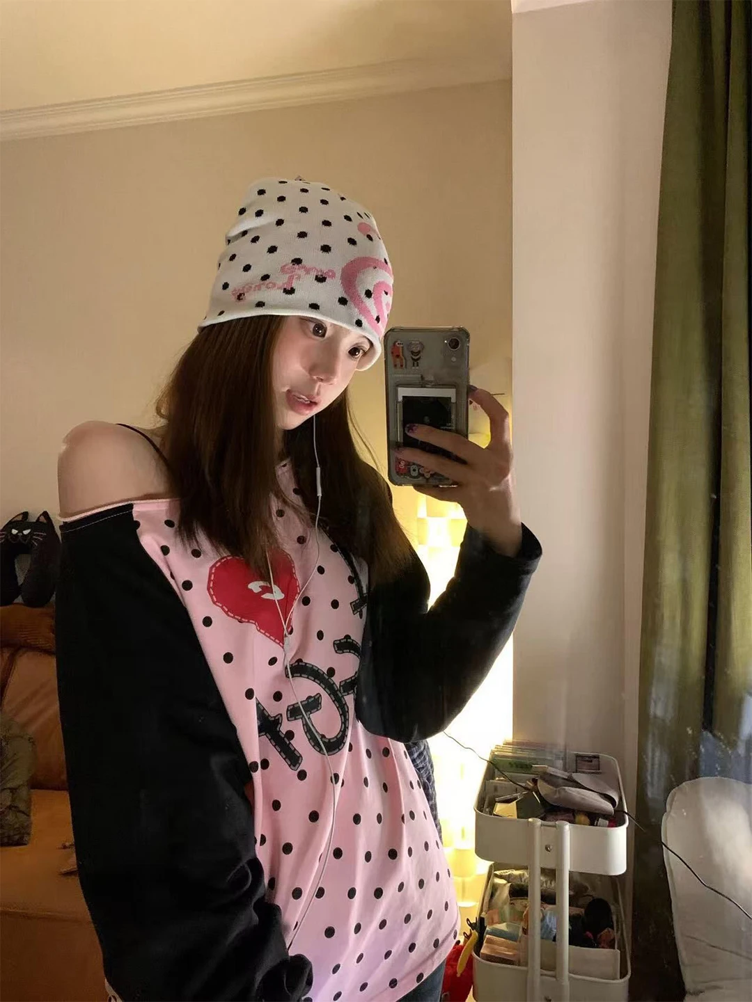 斜め肩デザインのドット柄長袖Tシャツ【春用・女性用・露出デザイン】（セットアップ対応）