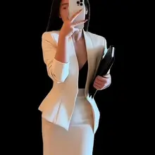 軽やかな印象の小西装ジャケットとスカート【高級感あるデザイン・オールシーズン対応】（セットアップ対応）