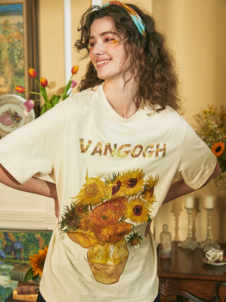 デザイン性高いグレーのTシャツ：通勤風の植物花卉刺繍モデルの実用性と価格帯解説