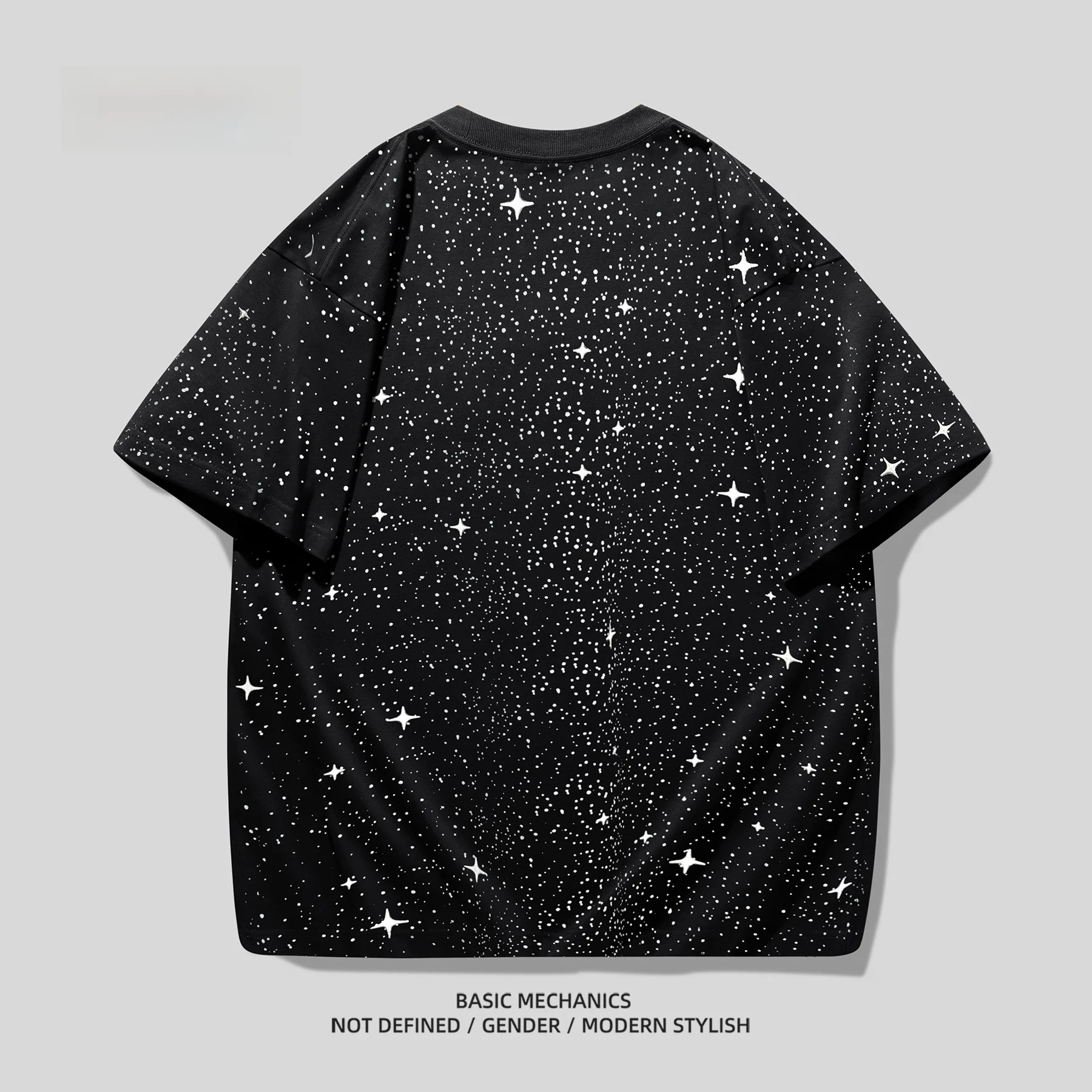 アートペイントグラフィックTシャツ：ワンポイント刺繍で表現する青春流行の夏のスタイル