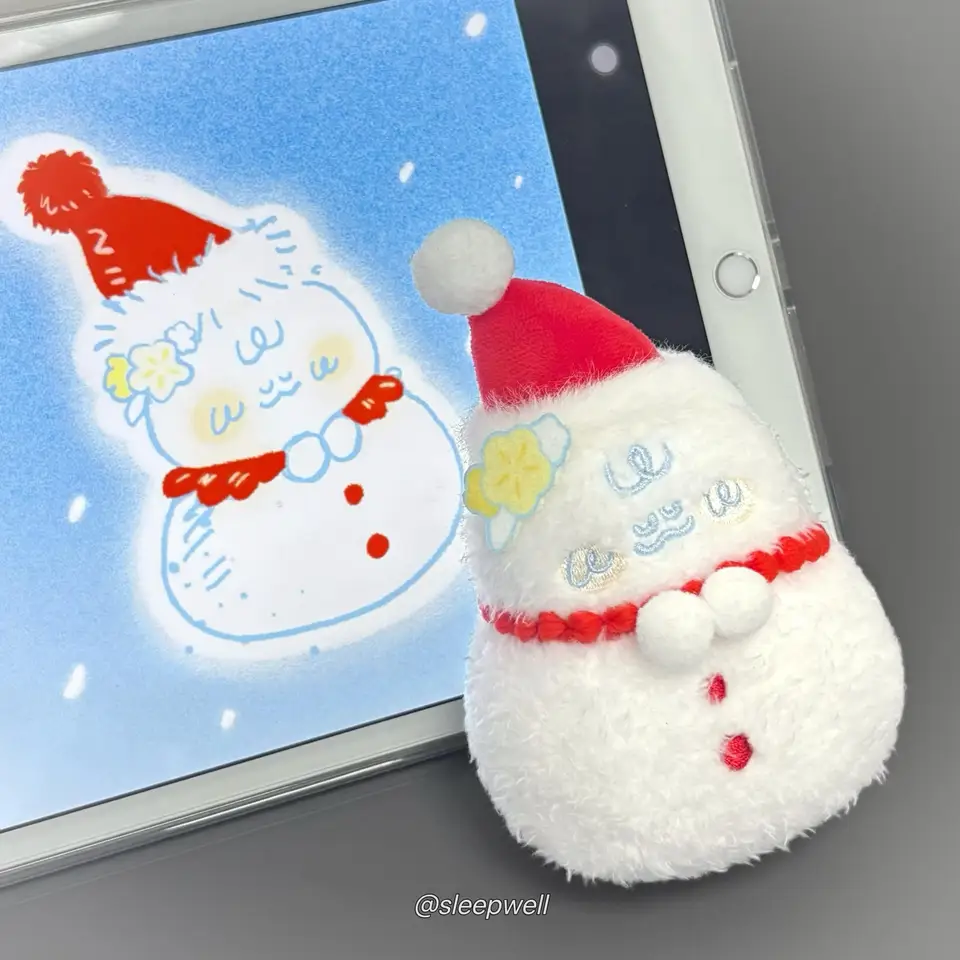 宇宙デザインの毛のあるアップルと雪だるまのストラップ【オリジナルデザイン・掛けるタイプ】