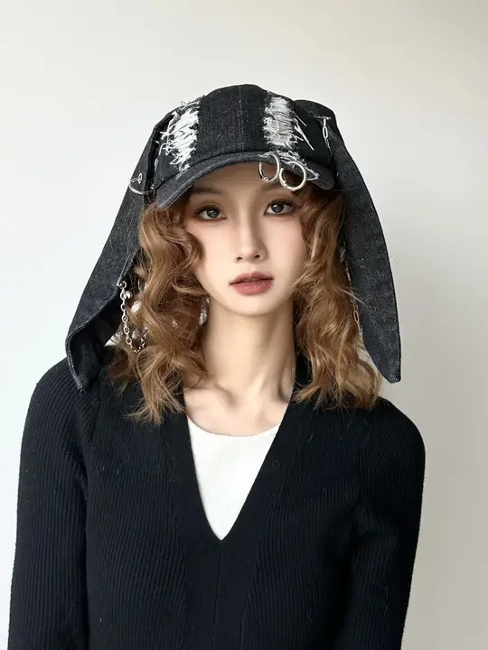 個性的なウサギ耳デザインのチェーン付きキャップ【春秋用・ファッション】