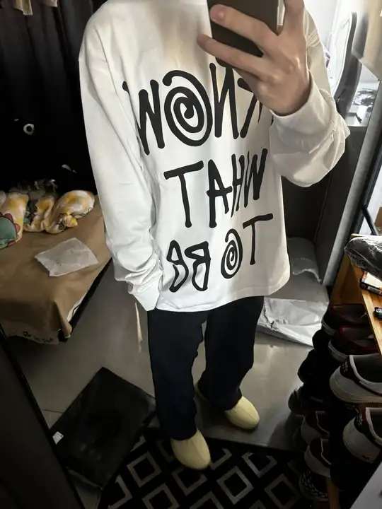 グラフィティ風アルファベットプリント長袖Tシャツ【男女兼用・ゆったりサイズ・コットン】