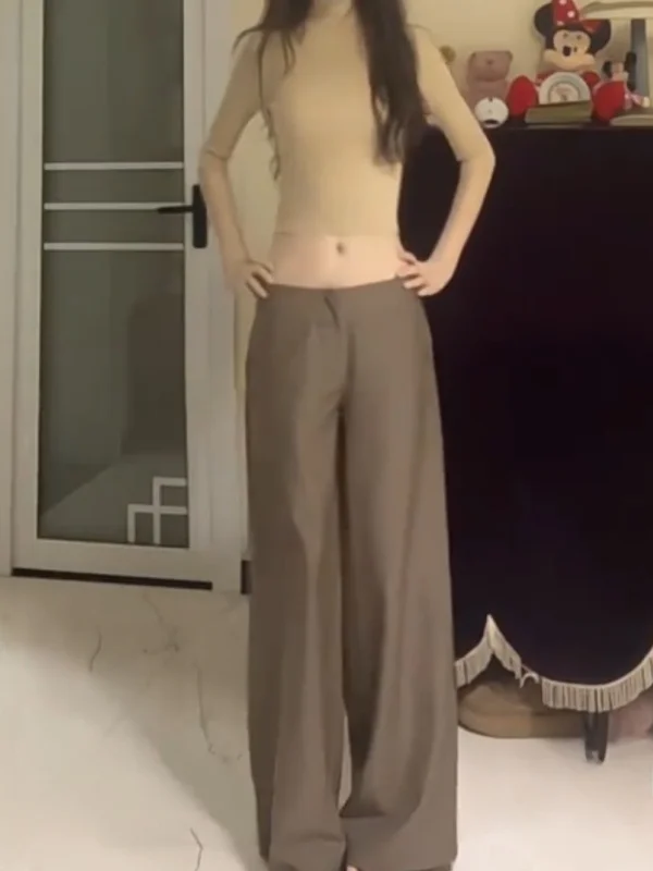 茶色のパンツはどんなコーデがおすすめ？実は「焦げ茶色」のハイウエストワイドパンツが今季の秘密兵器