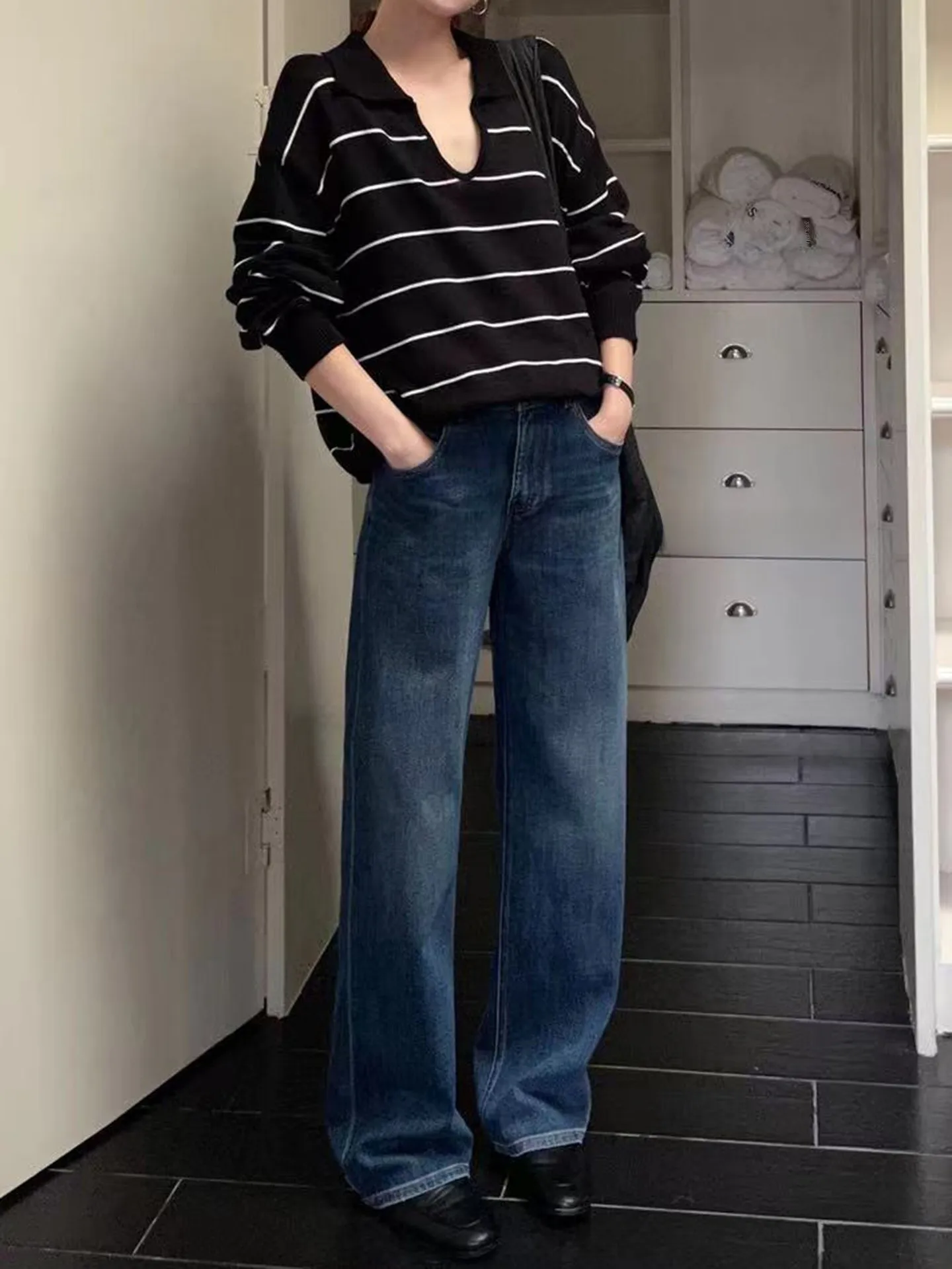高腰デニムパンツ：70年代ファッションのスタイルを現代に再解釈