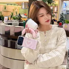 可愛らしいデザインのスマートフォンケース【ストラップ付き・iPhone対応】
