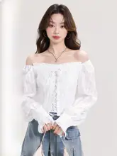 エレガントな白のオフショルダー長袖シャツ【デザイン性・春用・肩出し】