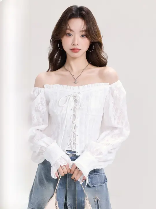 エレガントな白のオフショルダー長袖シャツ【デザイン性・春用・肩出し】