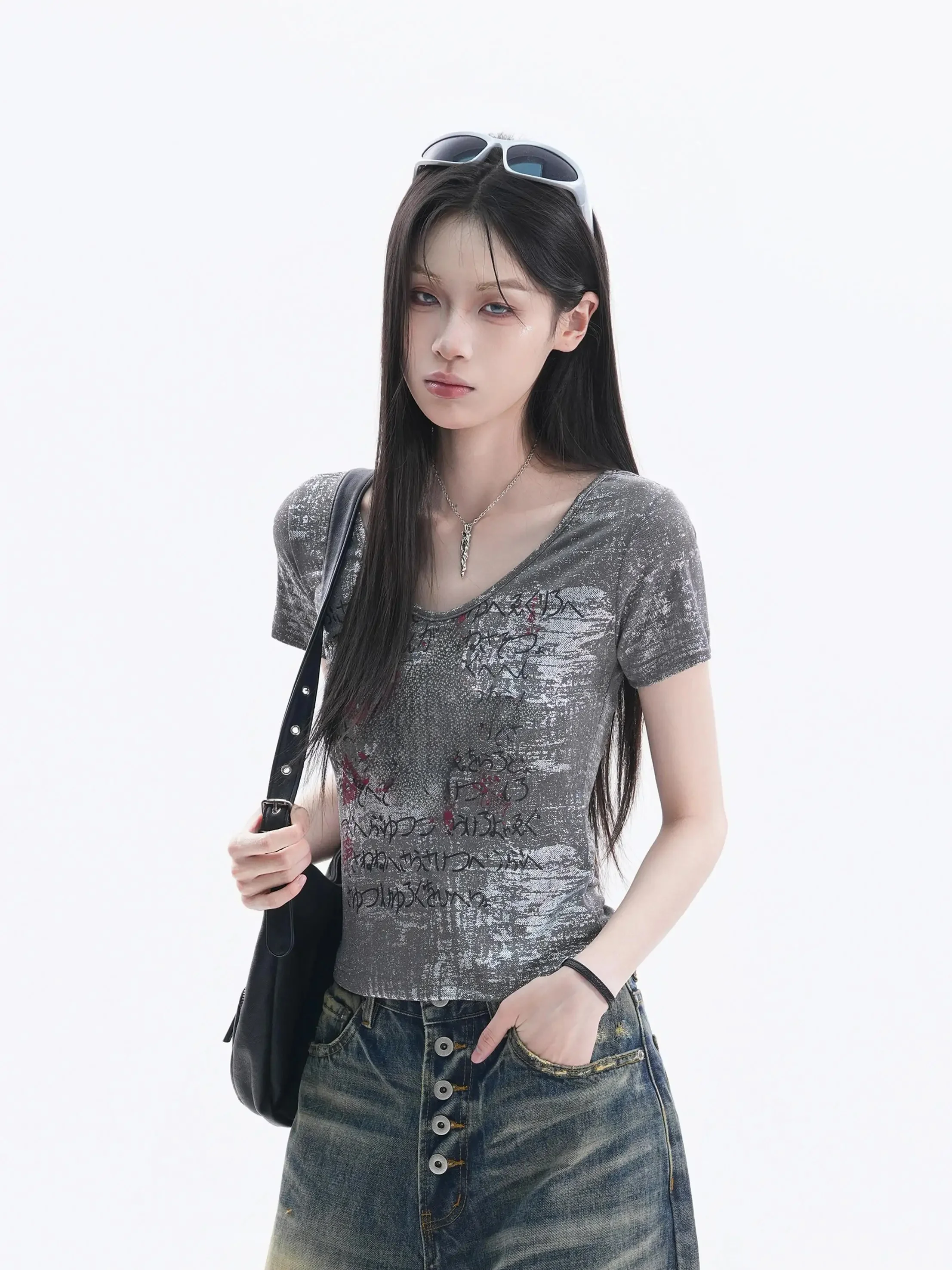 Y2Kコーデに必要な1本はこれ？ヴィンテージプリントTシャツの選び方と活用法