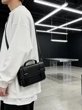 洗練されたデザインのメンズショルダーバッグ【トレンド感のあるフラップ付き・ボックス型・斜め掛けスタイル】