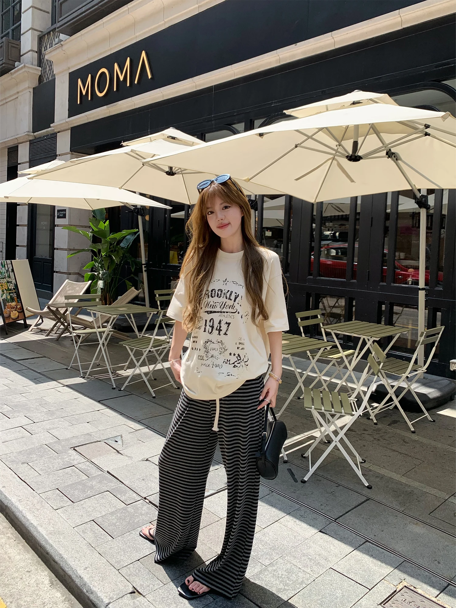 ベージュTシャツがダサいと感じるのって、本当の理由はどこにあるの？