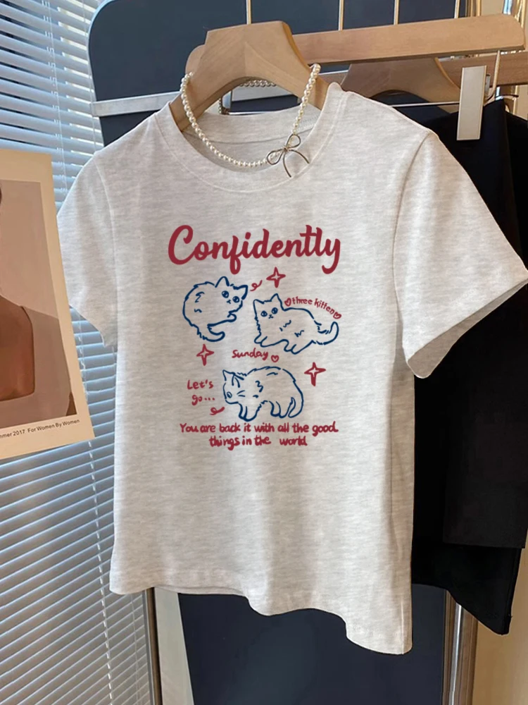猫の模様替えで夏を彩るには？1つのTシャツでできるリアルなスタイル変化とは