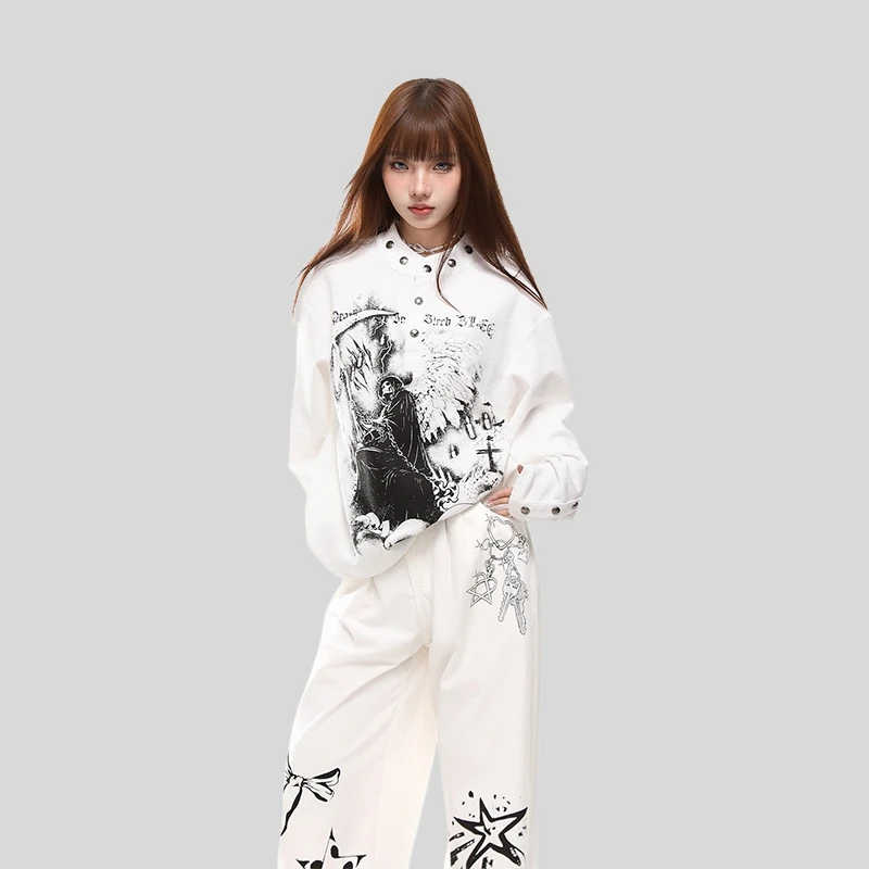 春季用白色長袖Tシャツ【ユニセックス・カジュアル・ヘンリーネック・パンクプリント】