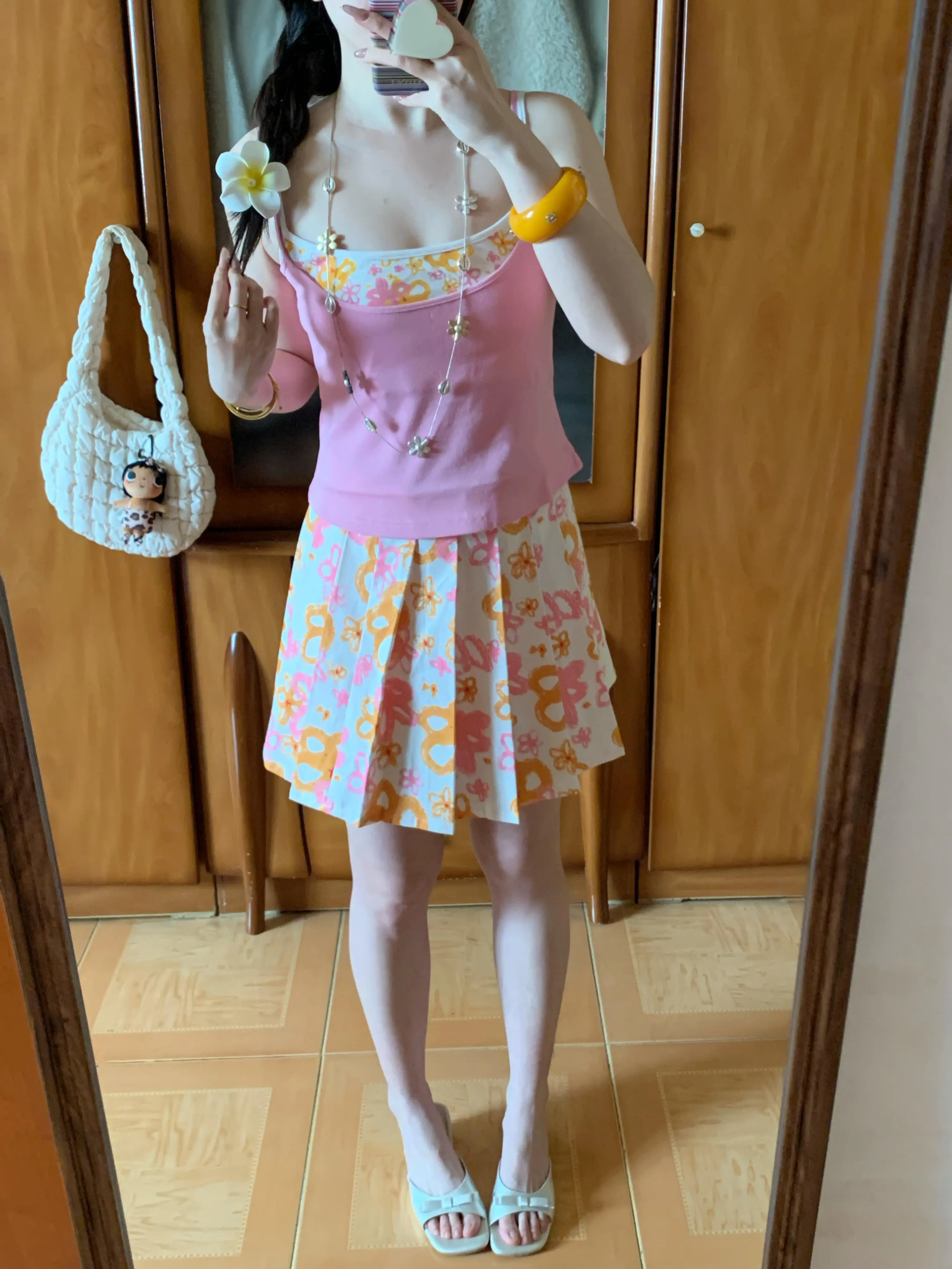 中学生女子が夏に選ぶべき小花柄スカートは？リアルな使い勝手とコーデの秘密を解説