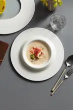 西洋料理の皿 一人用 創意 特徴 陶器 高い美しさ