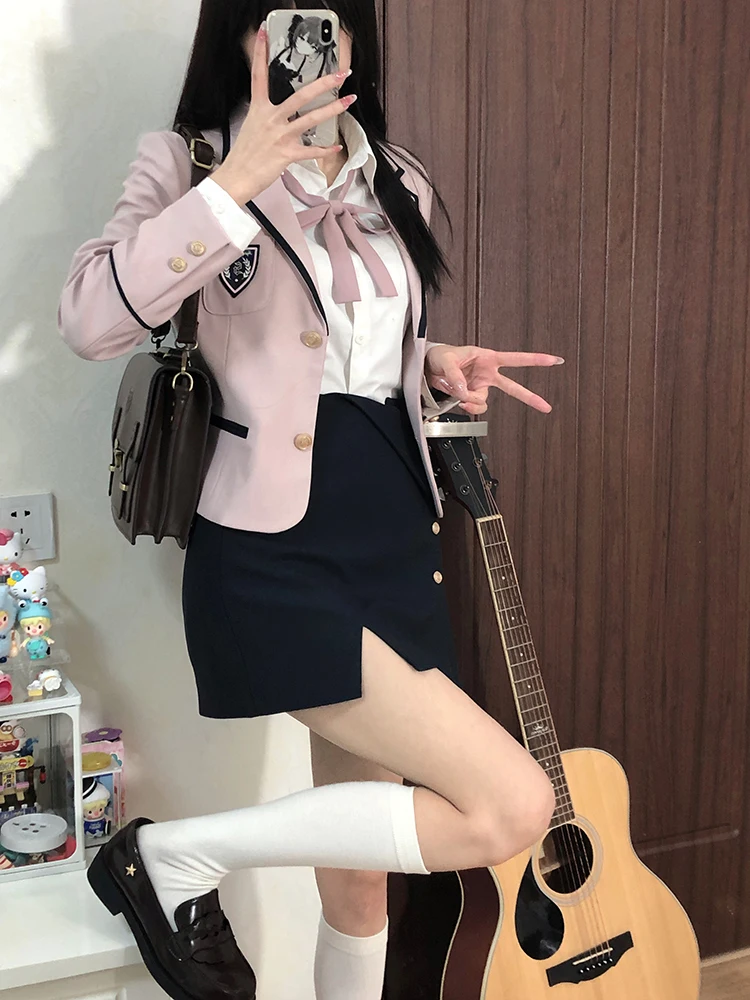 制服風コーデの取り入れ方は？4選で男女問わずファッションに見えるコツを解説