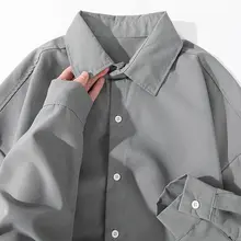 浅灰色の重厚感ある春用長袖襟付きシャツ【シンプル・カジュアル・男士向け】