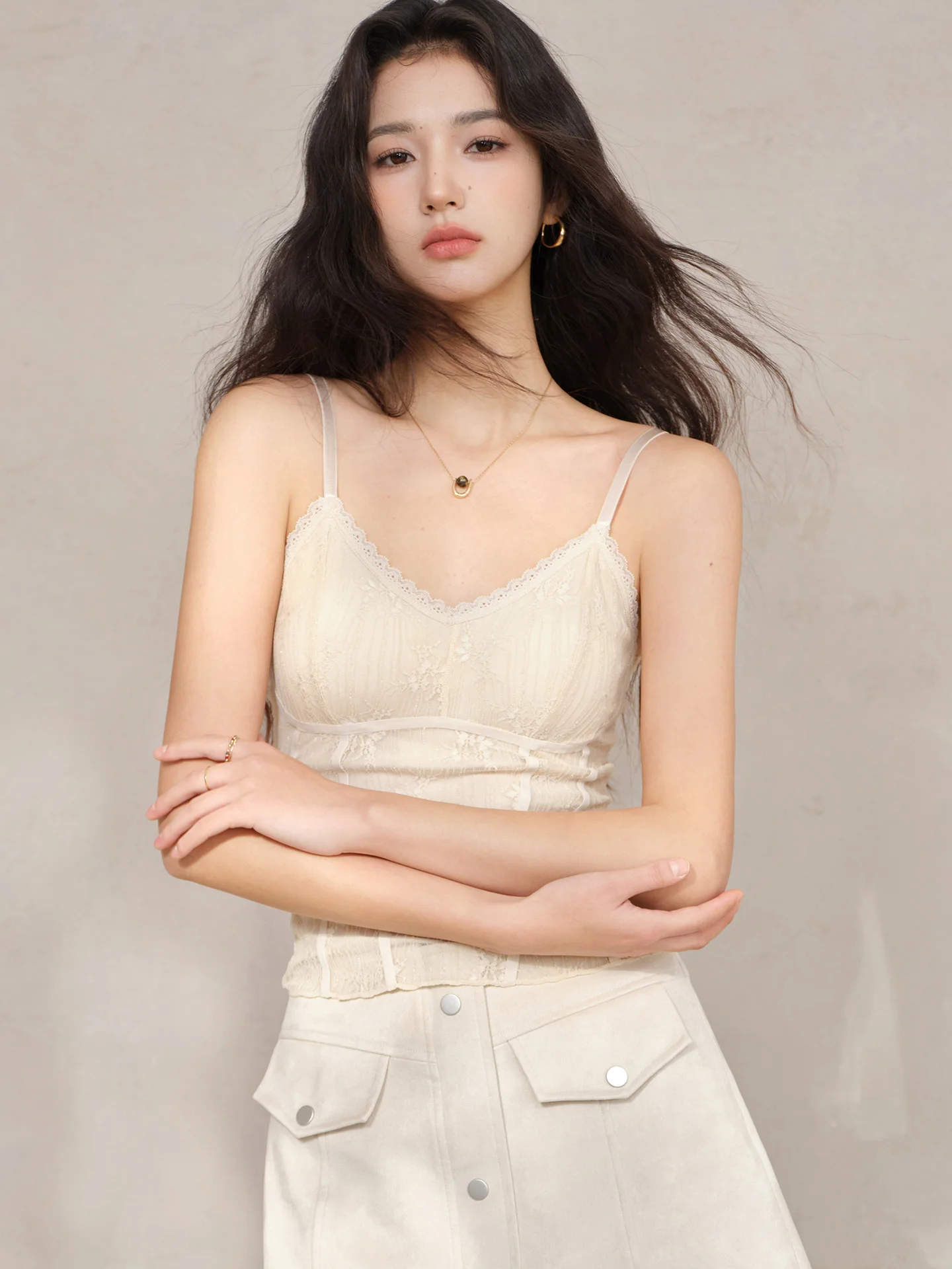春用レース付きキャミソール【胸パッド入り・女性用・美しいバックデザイン】