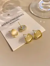 猫目石風ピアス【個性的でおしゃれ・耳たぶに優しい・美しいデザイン】