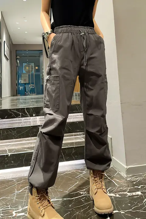 ハイウエスト＆スリムフィットのカジュアルテーパードパンツ【女性用・ストレッチ・春秋用・ゆったりシルエット】（セットアップ対応）