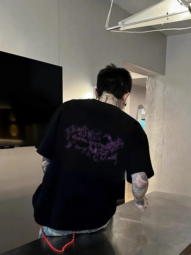 人気のモード系Tシャツとは？抽象的なグラフィックが魅力の今夏のベストアイテムとは？