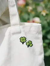 布製刺繍の四葉クローバー ブローチ【衣類や帽子の飾りに】