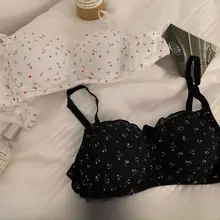 華やかな花柄のブラジャー【ノンワイヤー・小胸向け・夏用・ツイストデザイン】