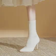 春秋用ソックスブーツ【高ヒール・先細デザイン・アプリコット色・極上の柔らかさ】