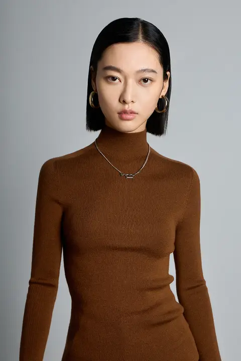 厚手のハイネックウールセーター【女性用・冬季・シームレス・タイトフィット・美しいデザイン】