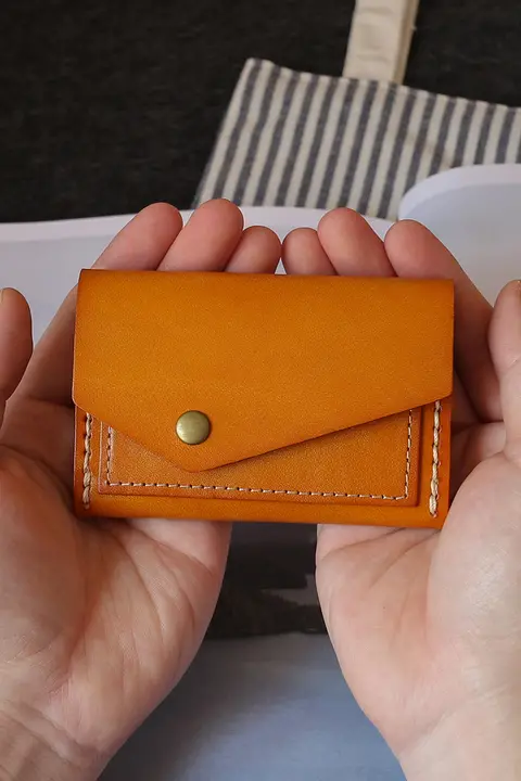 手作りの本革レトロ名刺入れ【植鞣牛皮・女性用・財布としても使用可】