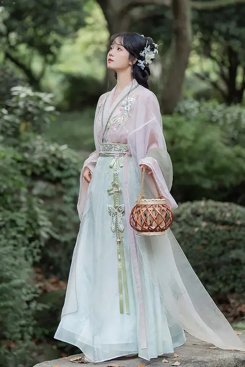 国風刺繍デザインの漢服【春夏用・ウエスト切替・花柄】（セットアップ対応）