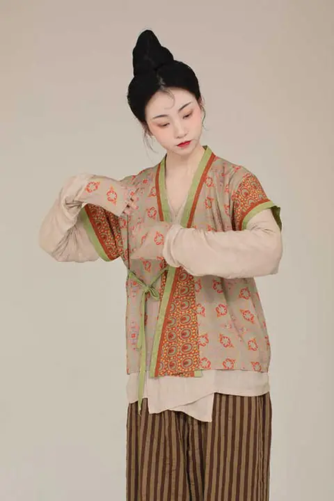 春夏用 半袖唐風漢服【花柄・スリムなシルエット・オフィス向け】