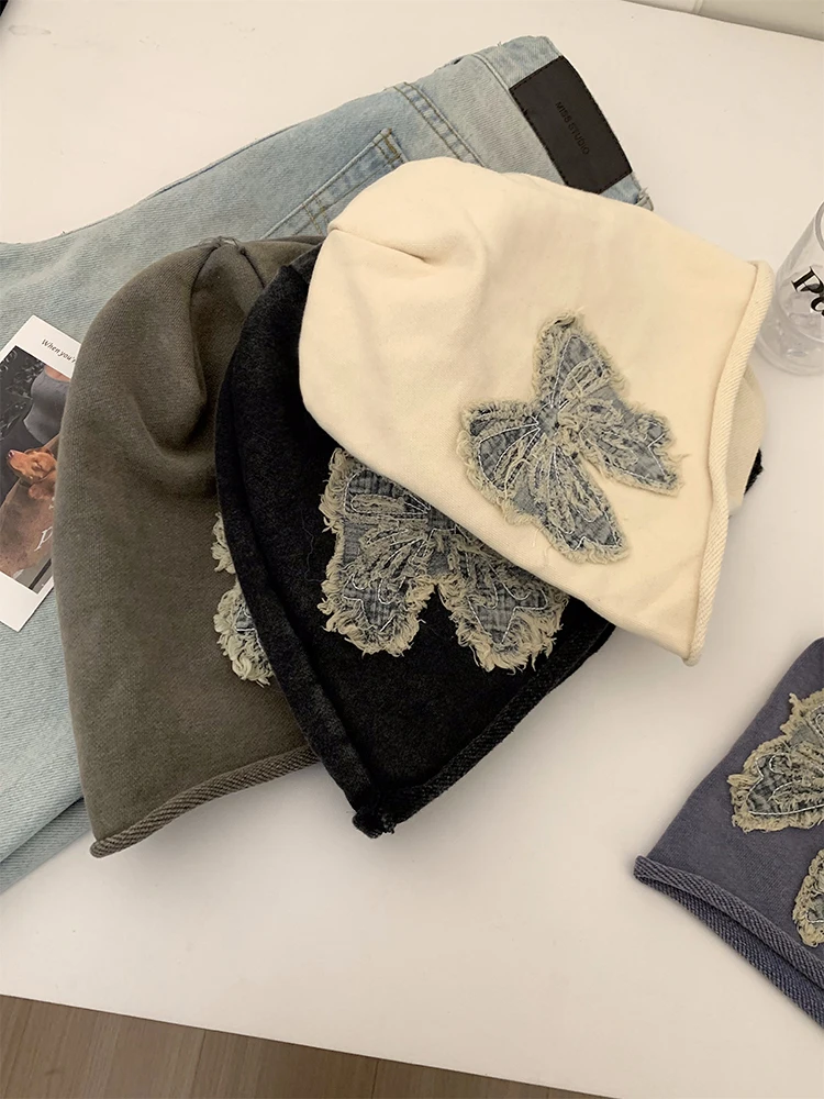 白いリボン刺繍パイルハット：春ニット帽としての実用性とデザイン特性