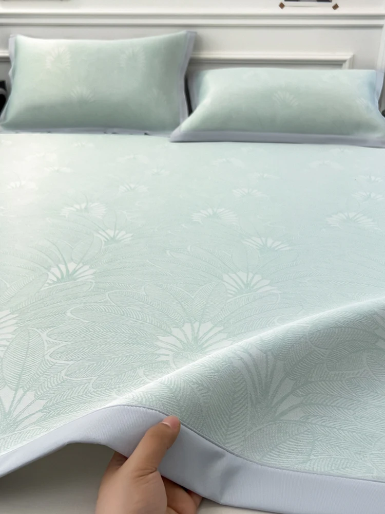 お昼寝マットでぐっすり眠るには？涼感と通気性が鍵となるスリーピングマットの選び方